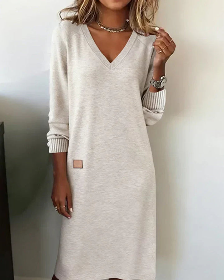 Leonora – Relaxed V-Neck Midi Dress